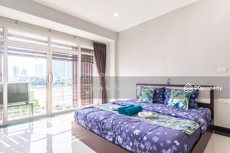 Family Room 3 Bedrooms / Master Bedroom1