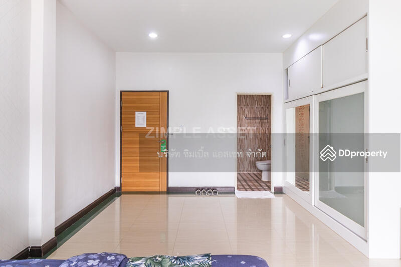 Family Room 3 Bedrooms / Master Bedroom1