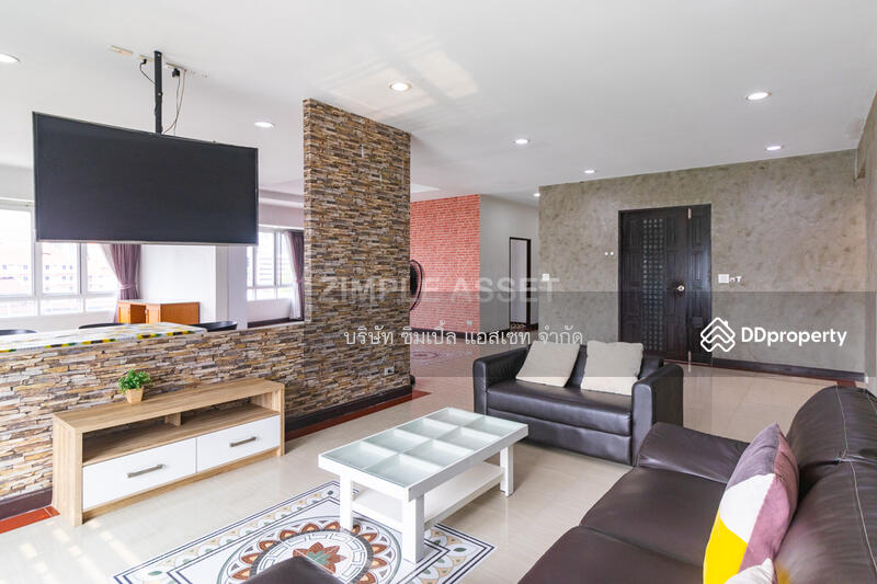 Family Room 3 Bedrooms / Living Room