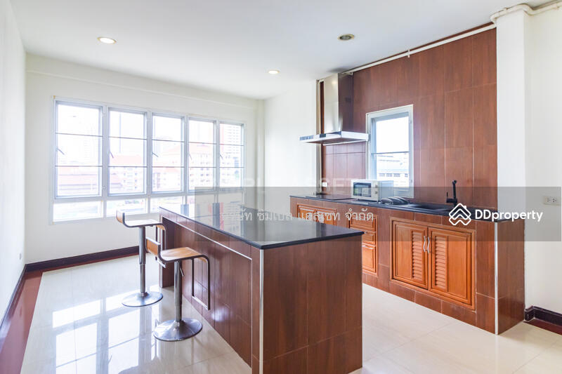 Family Room 3 Bedrooms / Kitchen