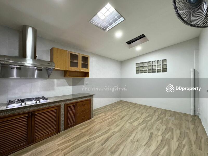 For rent / sale, Townhouse 4fl, Pattanakarn 44, size 31.5sq.w. Space 300sq.m.,Rent 35k, Sale7mb., Bangkok, Suan Luang, Bangkok, 5 Bedrooms, 300 sqm, Townhouse For Sale, by คัทยวรรณ หิรัญจิโรจน์, 11392299 - DDproperty.com