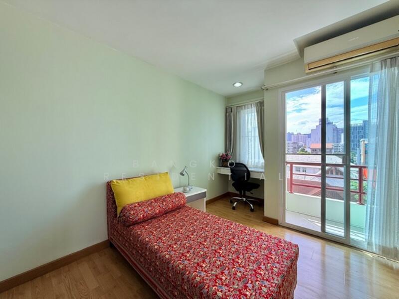 For Rent - Charming Resident Ekkamai, Bangkok