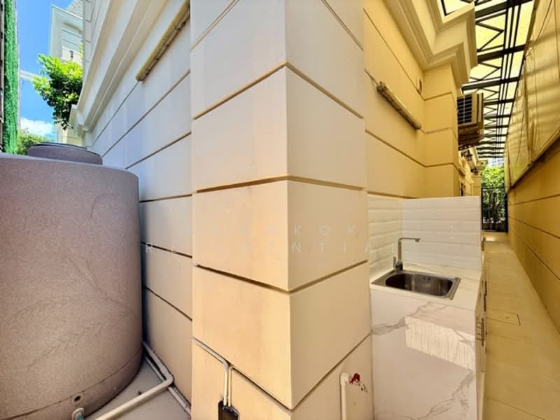 The Boulevard Ekkamai, Bangkok, 98 Soi Prasertdee, Khlong Tan Nua, Watthana, Bangkok, 4 Bedrooms, 500 sqm, Single Detached House For Sale, by Bangkok Residential, 11399817 - DDproperty.com