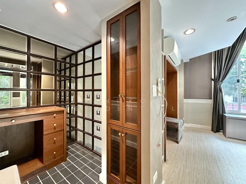 Baan Klang Krung Thonglor, Bangkok, 55 Soi Sukhumvit 55, Khlong Tan Nua, Watthana, Bangkok, 3 Bedrooms, 320 sqm, Townhouse For Rent, by Bangkok Residential, 11400194 - DDproperty.com