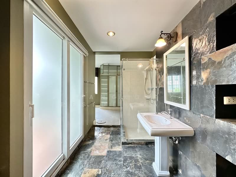 Baan Klang Krung Thonglor, Bangkok, 55 Soi Sukhumvit 55, Khlong Tan Nua, Watthana, Bangkok, 3 Bedrooms, 320 sqm, Townhouse For Rent, by Bangkok Residential, 11400194 - DDproperty.com