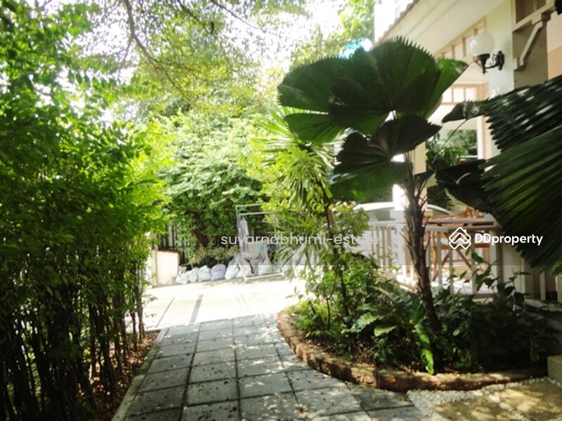 ขาย - หมู่บ้านปาริชาติ ถนนคุ้มเกล้า, กรุงเทพ