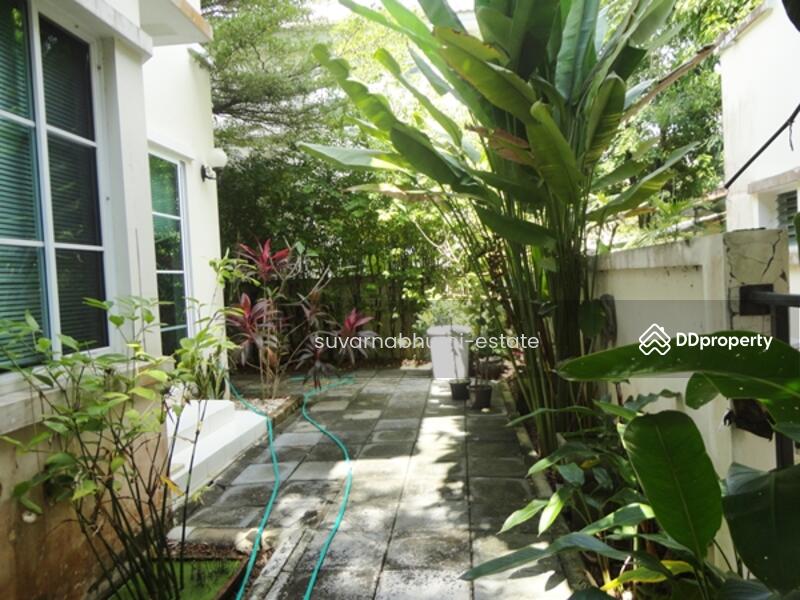 ขาย - หมู่บ้านปาริชาติ ถนนคุ้มเกล้า, กรุงเทพ