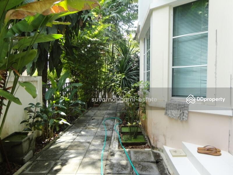 ขาย - หมู่บ้านปาริชาติ ถนนคุ้มเกล้า, กรุงเทพ