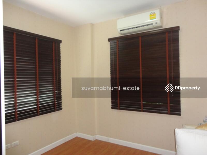 ขาย - หมู่บ้านปาริชาติ ถนนคุ้มเกล้า, กรุงเทพ