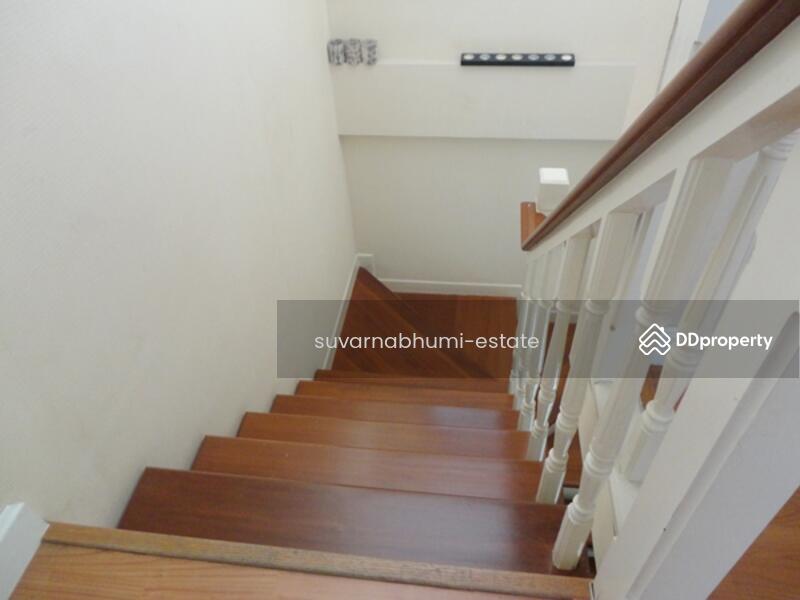ขาย - หมู่บ้านปาริชาติ ถนนคุ้มเกล้า, กรุงเทพ