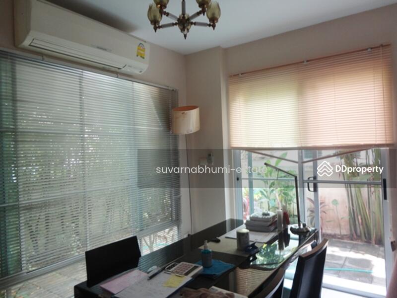 ขาย - หมู่บ้านปาริชาติ ถนนคุ้มเกล้า, กรุงเทพ