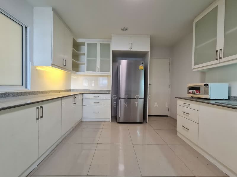 D.S. Tower 1 Sukhumvit 33, Bangkok, Soi Phrom Chit, Khlong Tan Nua, Watthana, Bangkok, 3 Bedrooms, 236 sqm, Condo For Rent, by Bangkok Residential, 11412882 - DDproperty.com