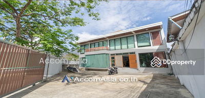 ขาย - 4 Bedrooms House for Sale and Rent in Sukhumvit, Bangkok near BTS Phra khanong at Moo Baan Pakamas, กรุงเทพ