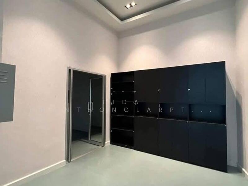 For Rent - Warehouse @ Pattanakarn, Bangkok