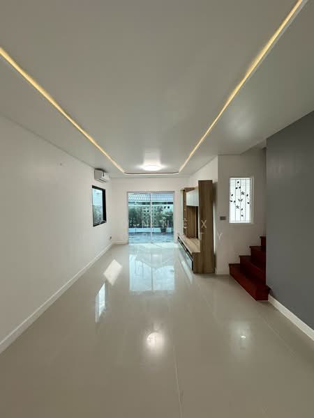 Pruksa Ville 40 Donmuang-Local Road พฤกษา วิลล์ 40 ดอนเมือง-โลคัลโรด, ปทุมธานี, 1 ถนนกำแพงเพชร 6 (โลคัลโรด), หลักหก, เมืองปทุมธานี, ปทุมธานี, 112 ตร.ม., ทาวน์เฮ้าส์ ขาย, โดย Connex Property, 11417435 - DDproperty.com