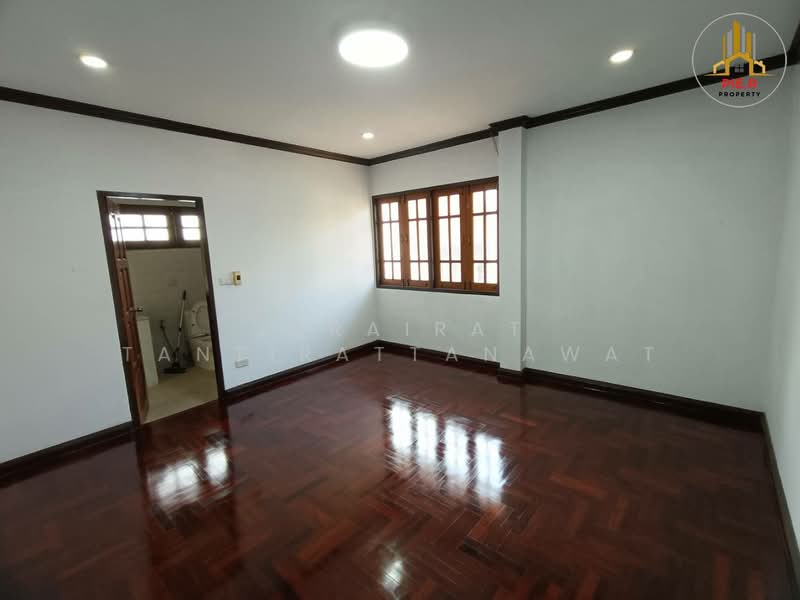 Nakarin Garden Village, Bangkok, Soi Romklao 19/1, Khlong Sam Prawet, Lat Krabang, Bangkok, 5 Bedrooms, 350 sqm, Single Detached House For Sale, by Jurairat Tantirattanawat, 11419344 - DDproperty.com