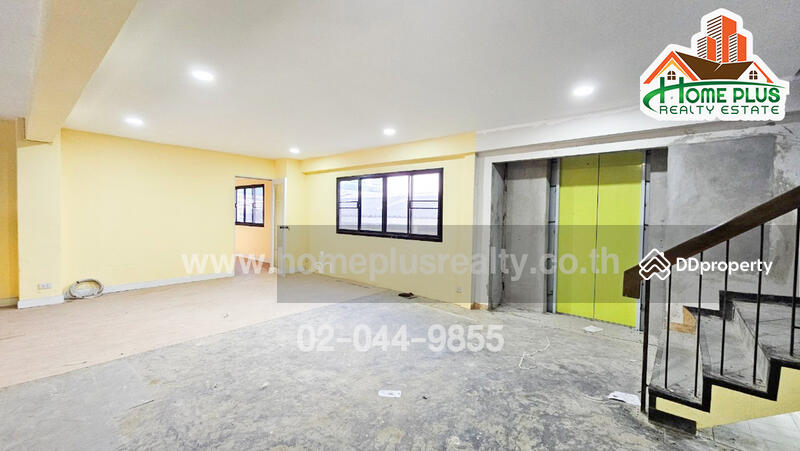 ขาย - สำนักงานอาคาร 4 ชั้น ติดถนนร่มเกล้า ใกล้สนามบินสุวรรณภูมิ, กรุงเทพ
