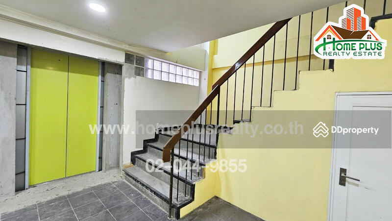 ขาย - สำนักงานอาคาร 4 ชั้น ติดถนนร่มเกล้า ใกล้สนามบินสุวรรณภูมิ, กรุงเทพ