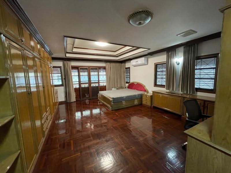 Single House Ratchadapisek, Bangkok, Samsen Nok, Huai Khwang, Bangkok, 5 Bedrooms, 200 sqm, Single Detached House For Rent, by ปรินทร์ญาดา ชิณโชติ, 11424770 - DDproperty.com