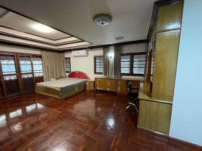 Single House Ratchadapisek, Bangkok, Samsen Nok, Huai Khwang, Bangkok, 5 Bedrooms, 200 sqm, Single Detached House For Rent, by ปรินทร์ญาดา ชิณโชติ, 11424770 - DDproperty.com