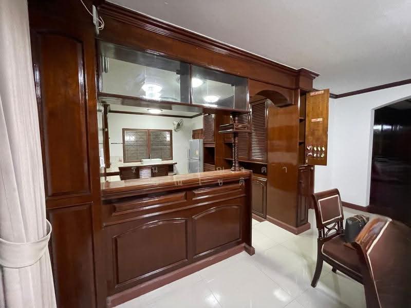 Single House Ratchadapisek, Bangkok, Samsen Nok, Huai Khwang, Bangkok, 5 Bedrooms, 200 sqm, Single Detached House For Rent, by ปรินทร์ญาดา ชิณโชติ, 11424770 - DDproperty.com