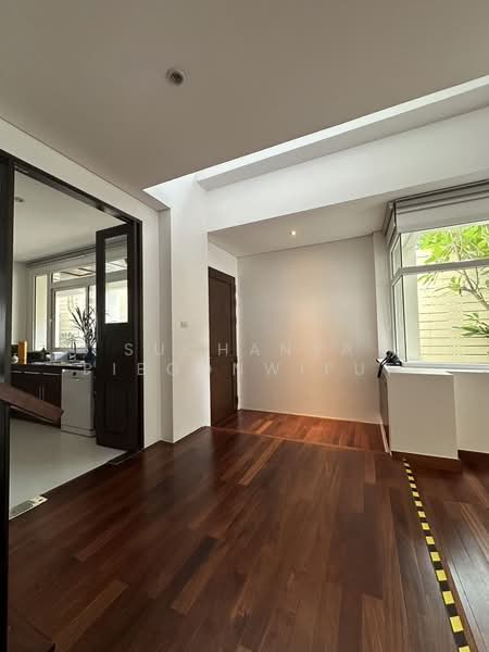 Villa For Rent Sukhumvit 31 Private And Quiet, Bangkok, Sukhumvit 31, Khlong Tan Nua, Watthana, Bangkok, 4 Bedrooms, 500 sqm, Single Detached House For Rent, by Suchanya Piboonwiput, 11426133 - DDproperty.com