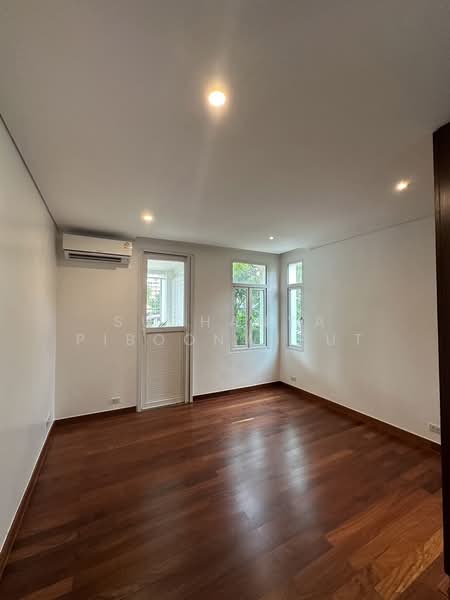 Villa For Rent Sukhumvit 31 Private And Quiet, Bangkok, Sukhumvit 31, Khlong Tan Nua, Watthana, Bangkok, 4 Bedrooms, 500 sqm, Single Detached House For Rent, by Suchanya Piboonwiput, 11426133 - DDproperty.com