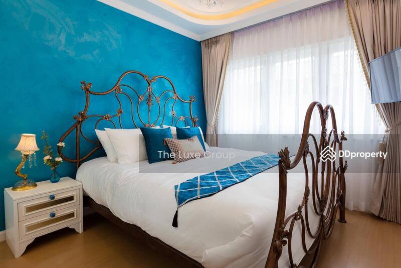 ให้เช่า - 4-storey luxury townhouse, Pradit Manutham, กรุงเทพ