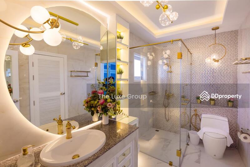 ให้เช่า - 4-storey luxury townhouse, Pradit Manutham, กรุงเทพ