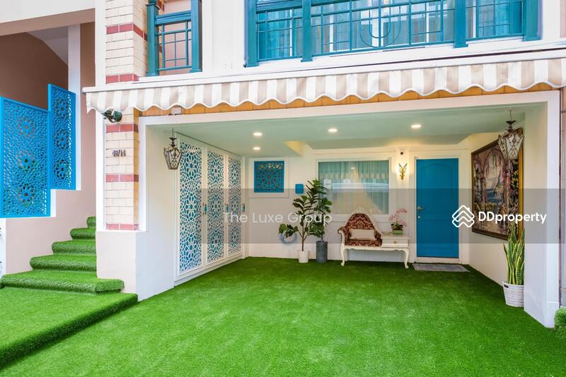 ให้เช่า - 4-storey luxury townhouse, Pradit Manutham, กรุงเทพ