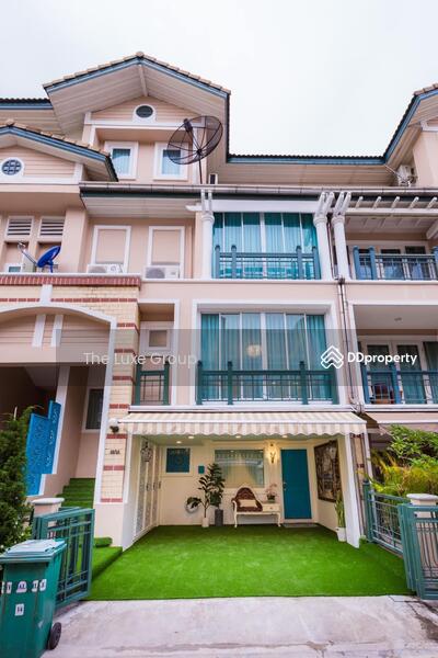 ให้เช่า - 4-storey luxury townhouse, Pradit Manutham, กรุงเทพ