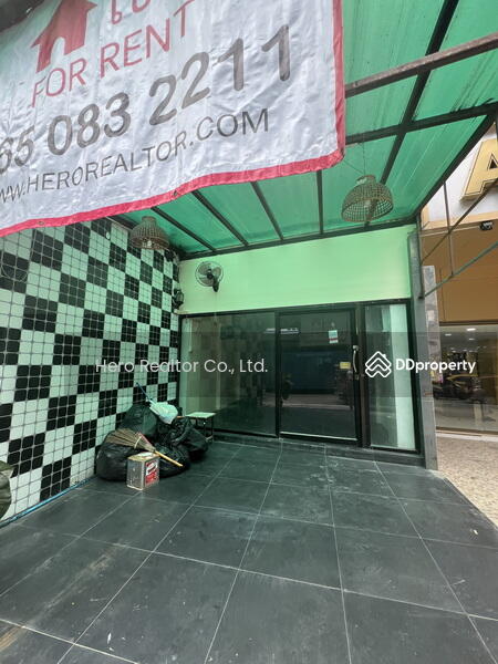 For Sale - Sale with Tenant Bangkok Shophouse Sukhumvit BTS Nana Watthana BRE20745, Bangkok