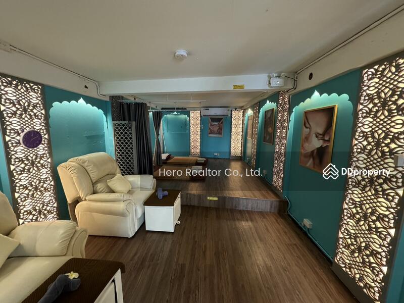 For Sale - Sale with Tenant Bangkok Shophouse Sukhumvit BTS Nana Watthana BRE20745, Bangkok