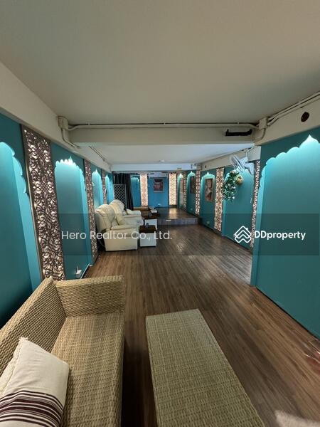 For Sale - Sale with Tenant Bangkok Shophouse Sukhumvit BTS Nana Watthana BRE20745, Bangkok