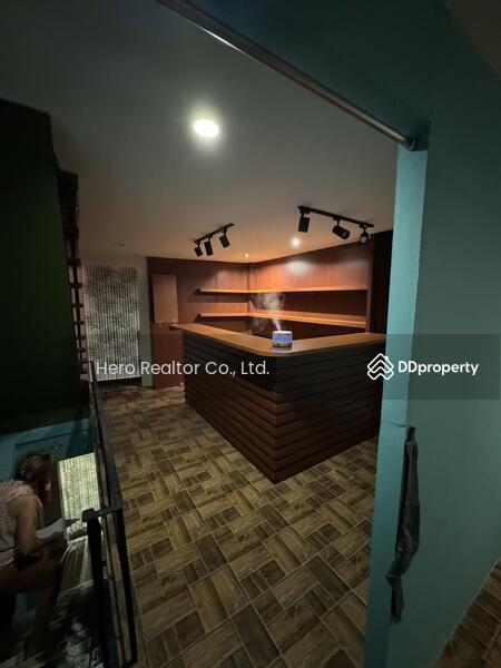 For Sale - Sale with Tenant Bangkok Shophouse Sukhumvit BTS Nana Watthana BRE20745, Bangkok