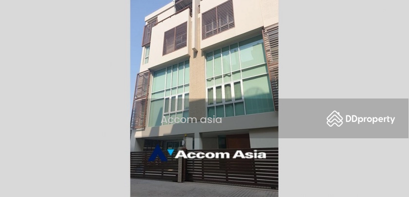 ให้เช่า - 6 Bedrooms Townhouse for Sale and Rent in Sukhumvit, Bangkok near BTS Ekkamai at The Parklane 12, กรุงเทพ