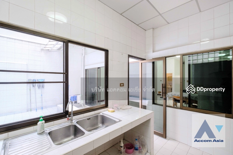 ให้เช่า - 4 Bedrooms Townhouse for Rent in Sathorn, Bangkok near MRT Khlong Toei - MRT Lumphini at Yenagard, กรุงเทพ