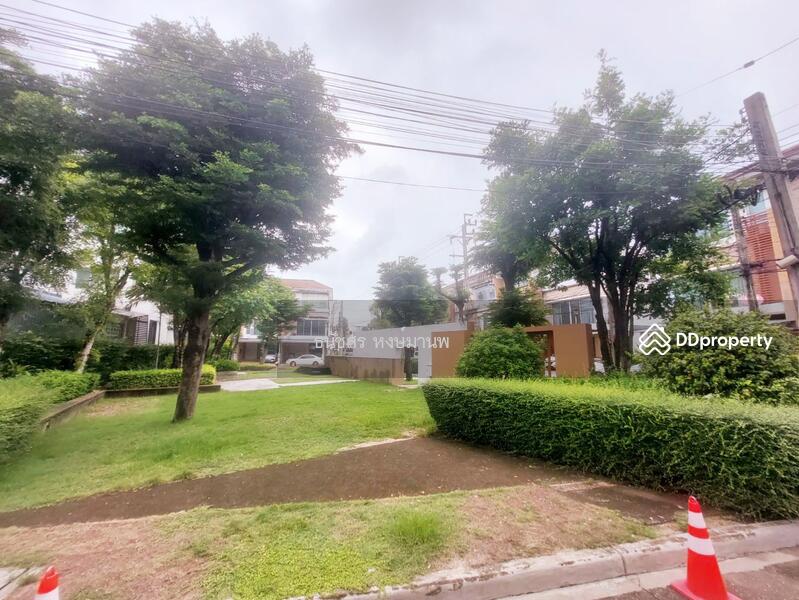 บ้านอยู่ตรงข้ามสวนหย่อม ไม่ตรงบ้านคนอื่น