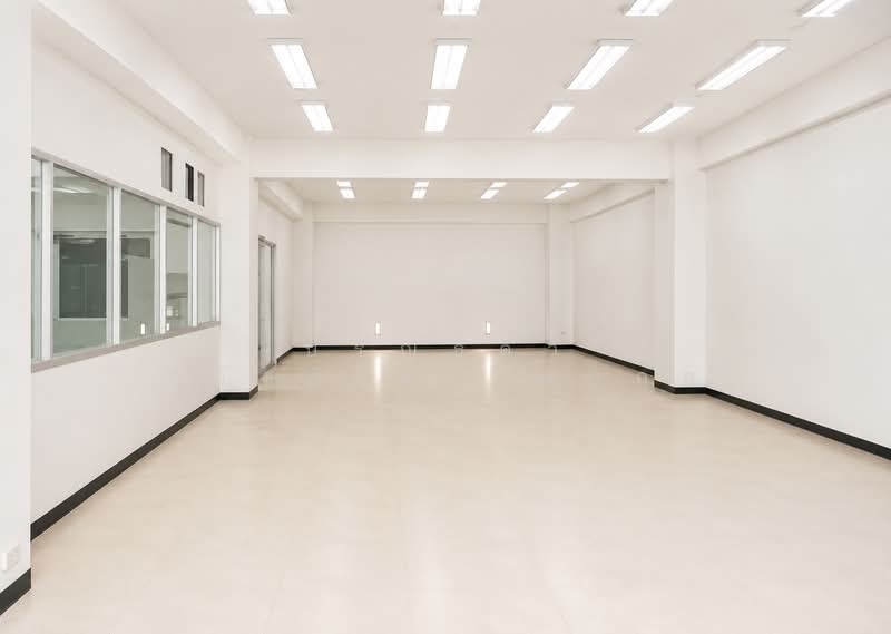 Office building for sale, Mittraphap Road, Nakhon Ratchasima, มิตรภาพ, Ban Ko, Muang Nakhon Ratchasima, Nakhon Ratchasima, , 1,008 sqm, Office Space For Sale, by Parinthida Sawuddisopakaykul, 11457718 - DDproperty.com