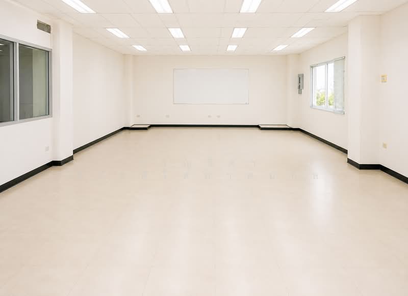 Office building for sale, Mittraphap Road, Nakhon Ratchasima, มิตรภาพ, Ban Ko, Muang Nakhon Ratchasima, Nakhon Ratchasima, , 1,008 sqm, Office Space For Sale, by Parinthida Sawuddisopakaykul, 11457718 - DDproperty.com