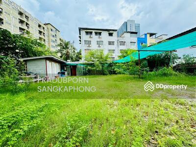 ขาย - อาคารพาณิชย์ 4 ชั้น 3 คูหา พร้อมที่ดินเปล่า 100 ตร.ว ซอยรามอินทรา 58, กรุงเทพ