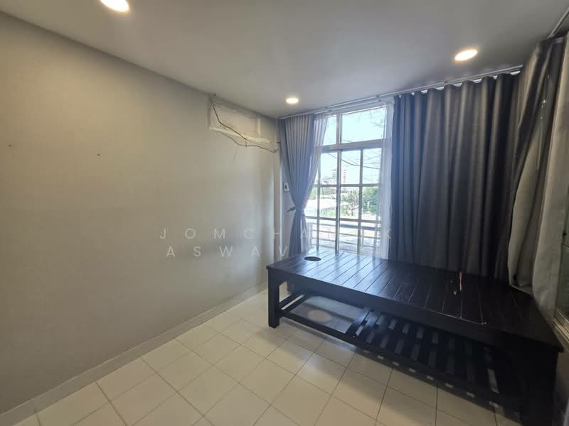 ขาย - Shophouse near BTS Ekkamai, กรุงเทพ