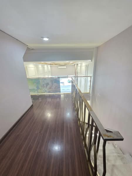 ขาย - Shophouse near BTS Ekkamai, กรุงเทพ