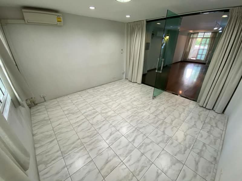Shophouse near BTS Ekkamai, Bangkok, Khlong Tan Nua, Watthana, Bangkok, , 260 sqm, Shophouse For Sale, by Jomchanok Aswavibul, 11462166 - DDproperty.com