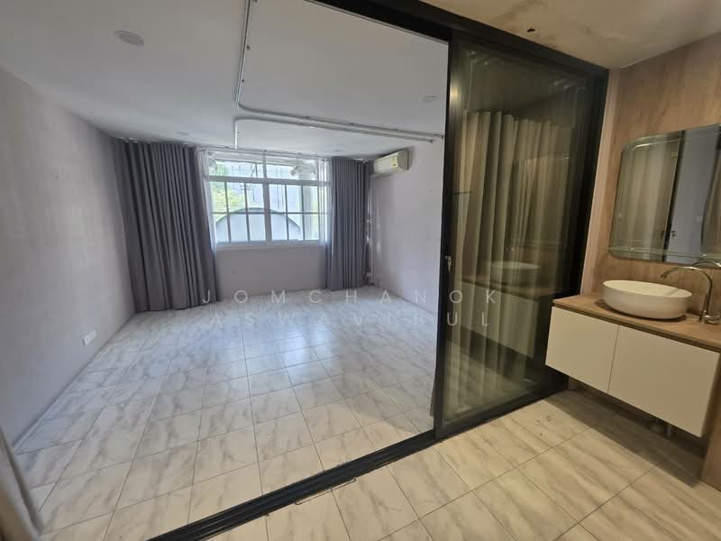 Shophouse near BTS Ekkamai, Bangkok, Khlong Tan Nua, Watthana, Bangkok, , 260 sqm, Shophouse For Sale, by Jomchanok Aswavibul, 11462166 - DDproperty.com