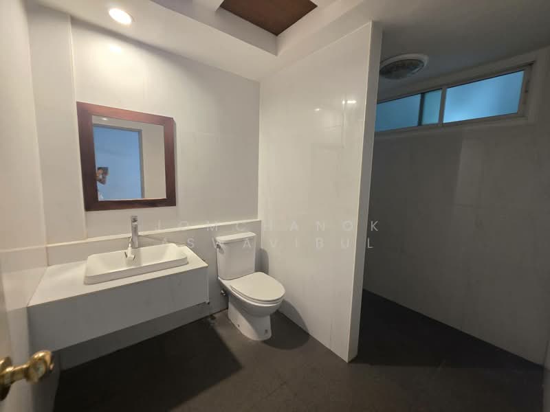 ขาย - Shophouse near BTS Ekkamai, กรุงเทพ