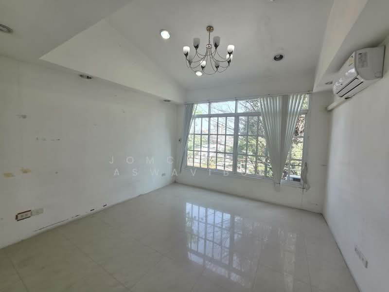 ขาย - Shophouse near BTS Ekkamai, กรุงเทพ