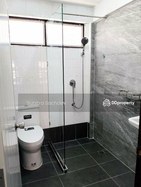 House for Rent Near MRT Ratchadaphisek, Bangkok, -, Huai Khwang, Bangkok, 3 Bedrooms, 240 sqm, Single Detached House For Rent, by Sunitra Sachdev, 11465300 - DDproperty.com