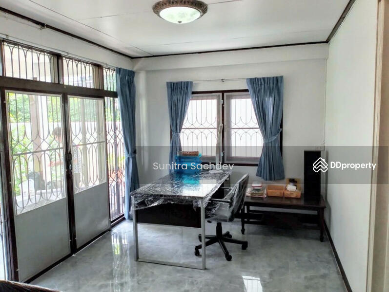 House for Rent Near MRT Ratchadaphisek, Bangkok, -, Huai Khwang, Bangkok, 3 Bedrooms, 240 sqm, Single Detached House For Rent, by Sunitra Sachdev, 11465300 - DDproperty.com