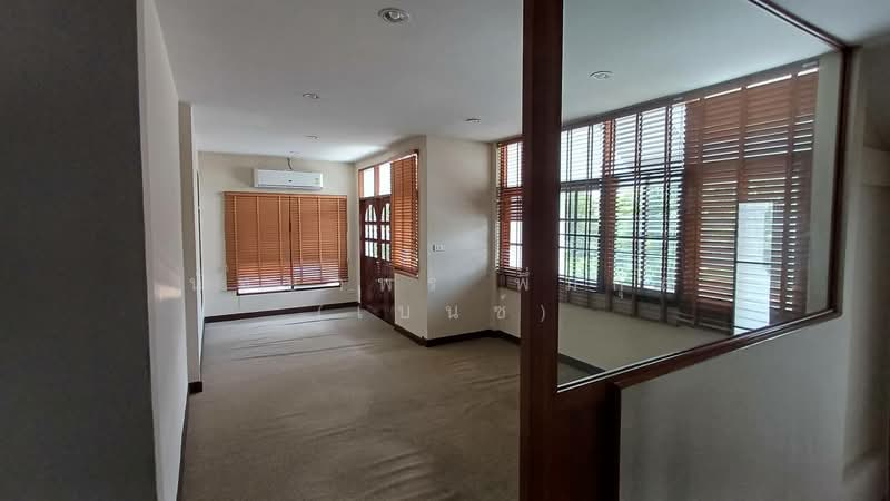 หมู่บ้านมิตรภาพ ซอยศรีนครินทร์ 38, กรุงเทพ, หนองบอน, ประเวศ, กรุงเทพ, 400 ตร.ม., บ้านเดี่ยว ให้เช่า, โดย นัทยาพร พึ่มกุล (เบนซ์), 11472493 - ชั้น 2 ติดกระจก กั้นห้องเป็นสัดส่วน แอร์ 1 เครื่อง - DDproperty.com